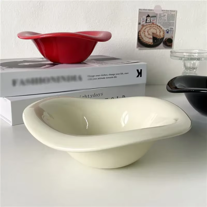 Bol à salade en céramique ondulé