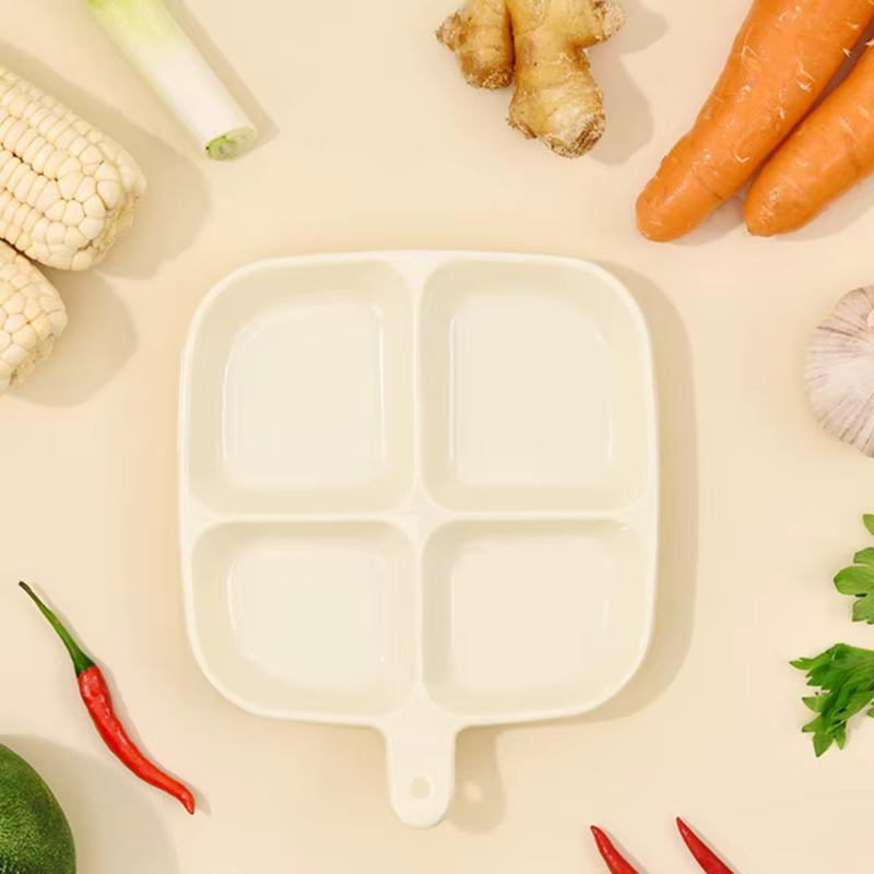 Assiettes divisées à quatre grilles