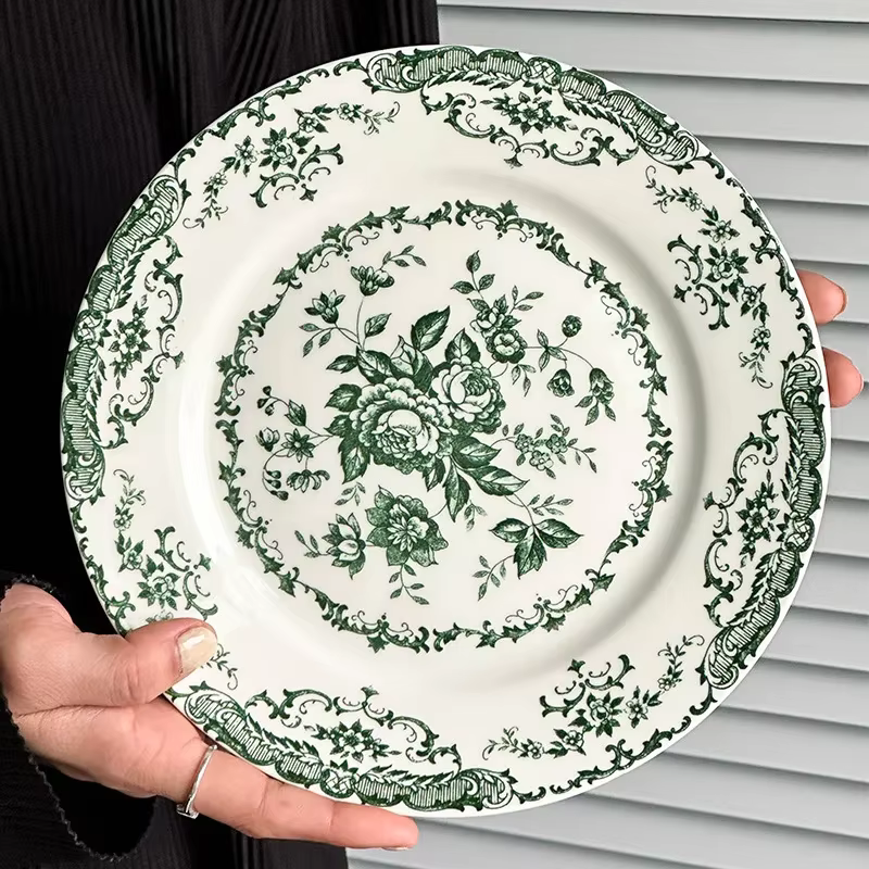Assiette en céramique rose vintage française