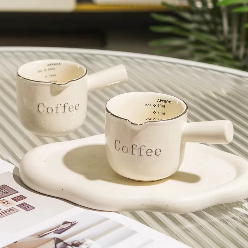 Petite tasse à lait en céramique pour café expresso
