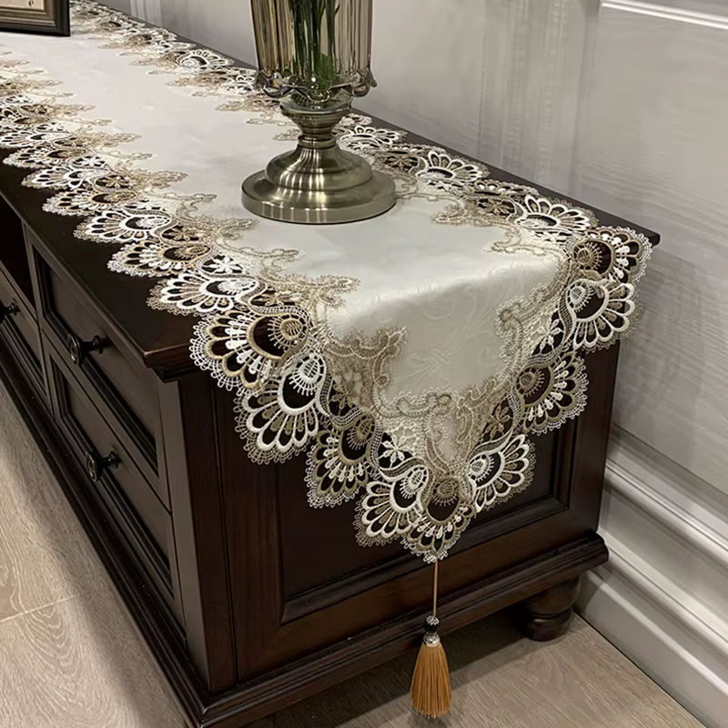 Chemin de Table rétro en dentelle