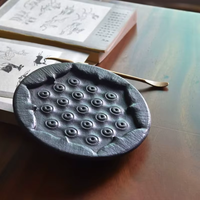 Plateau à thé Zen Lotus Pod – Basalt noir sculpté à la main