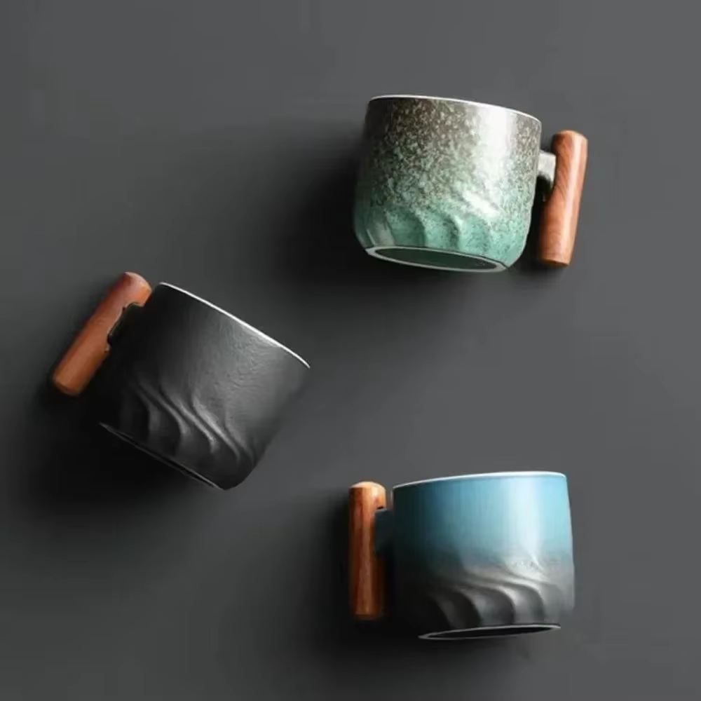 Tasse à café rétro en céramique avec poignée en bois