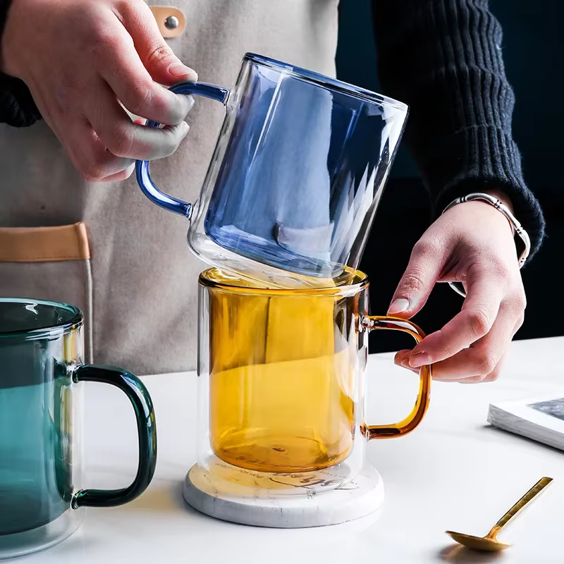 Tasse astronomique en verre coloré avec poignée