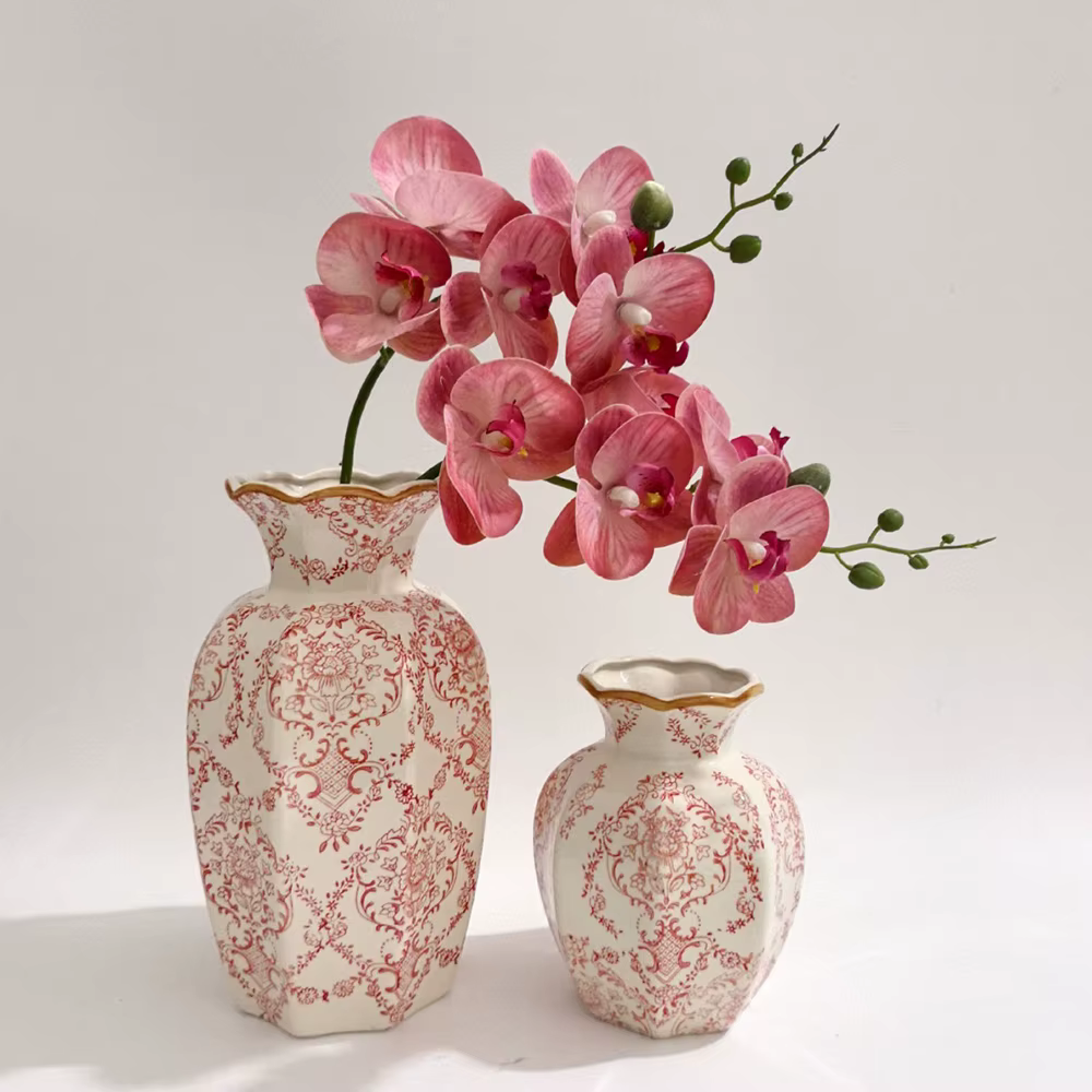 Vase en porcelaine rouge et blanc