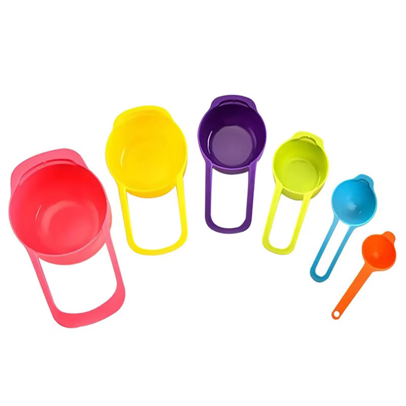 Tasses à mesurer de couleur cuillère