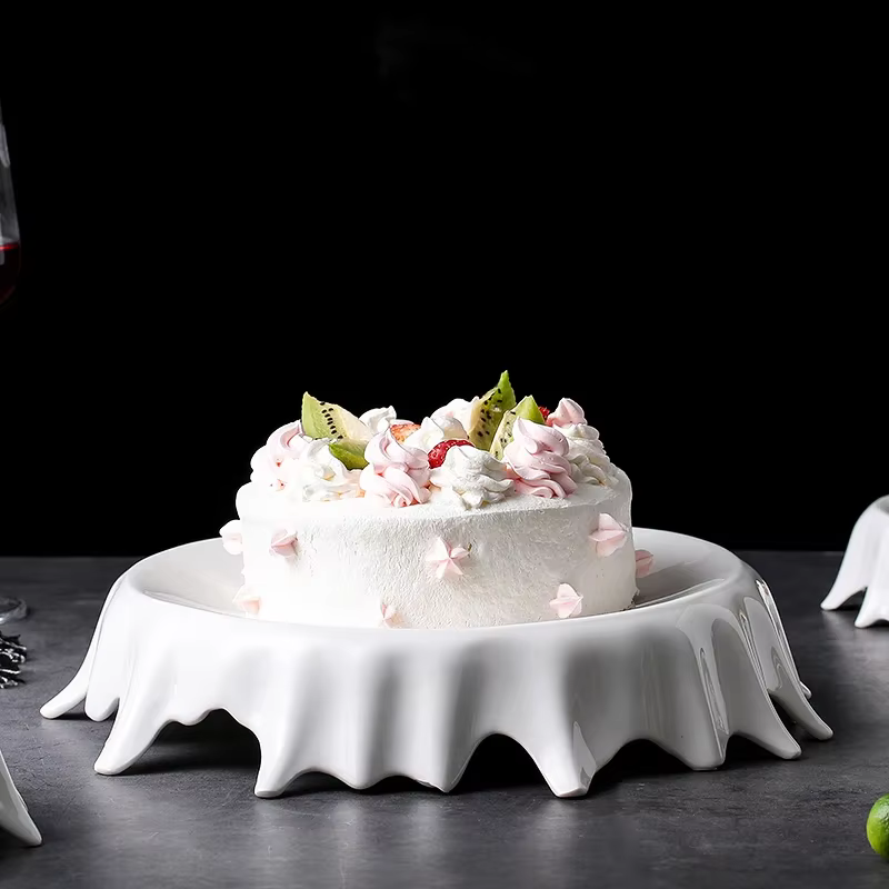 Assiette irrégulière blanche moderne