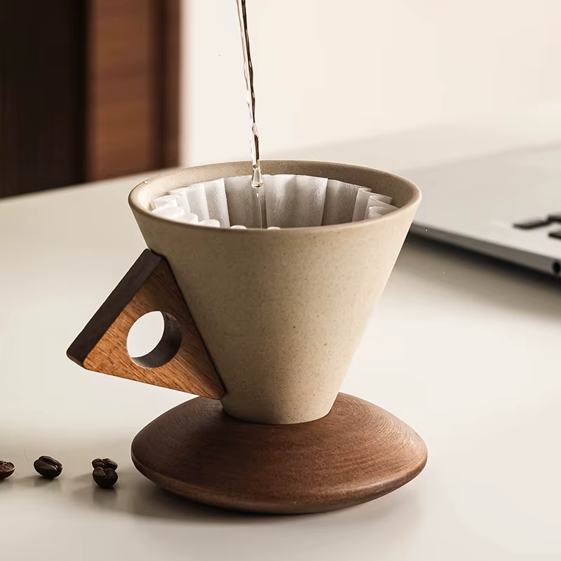 Tasse à café en céramique médiévale