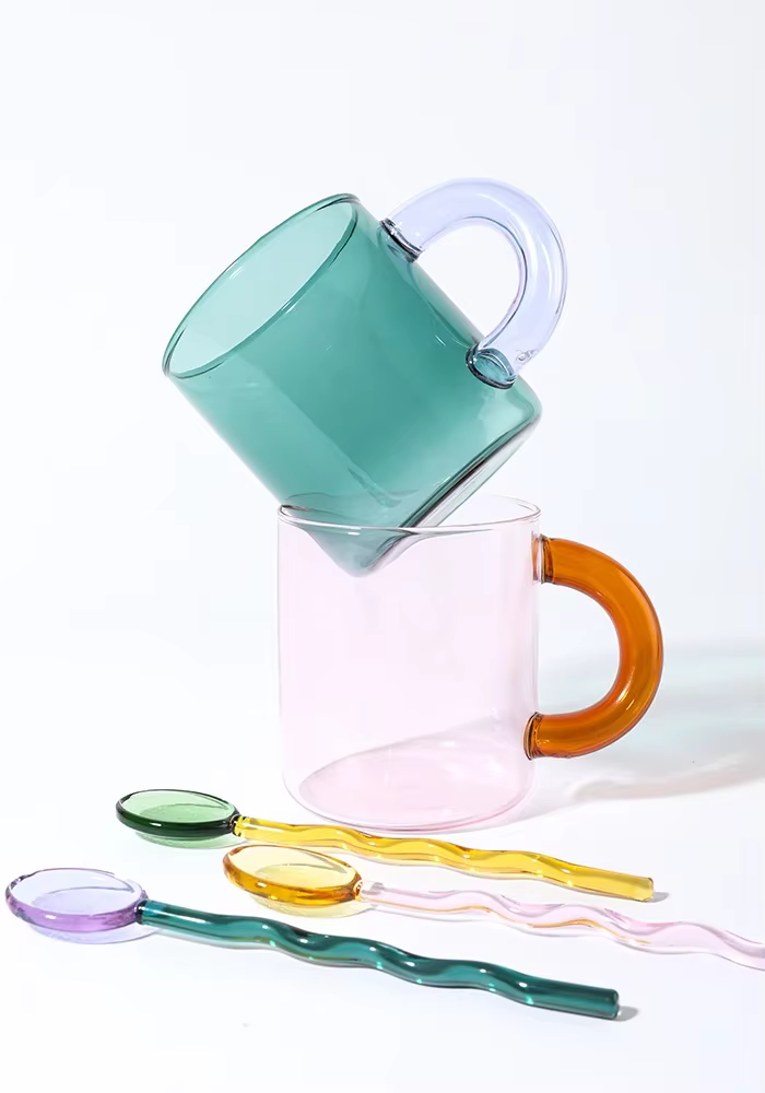 Tasse en verre faite d'artisanat