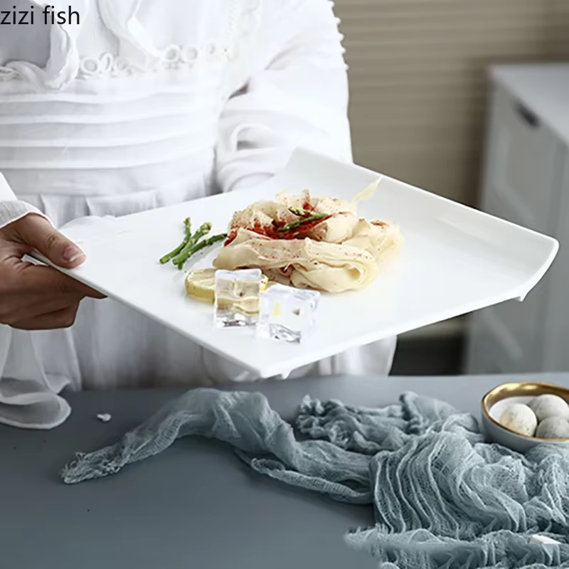 Assiette carrée en céramique