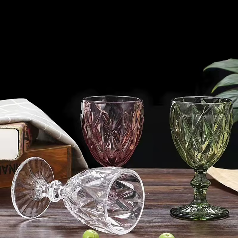 Verre à vin vintage en plastique