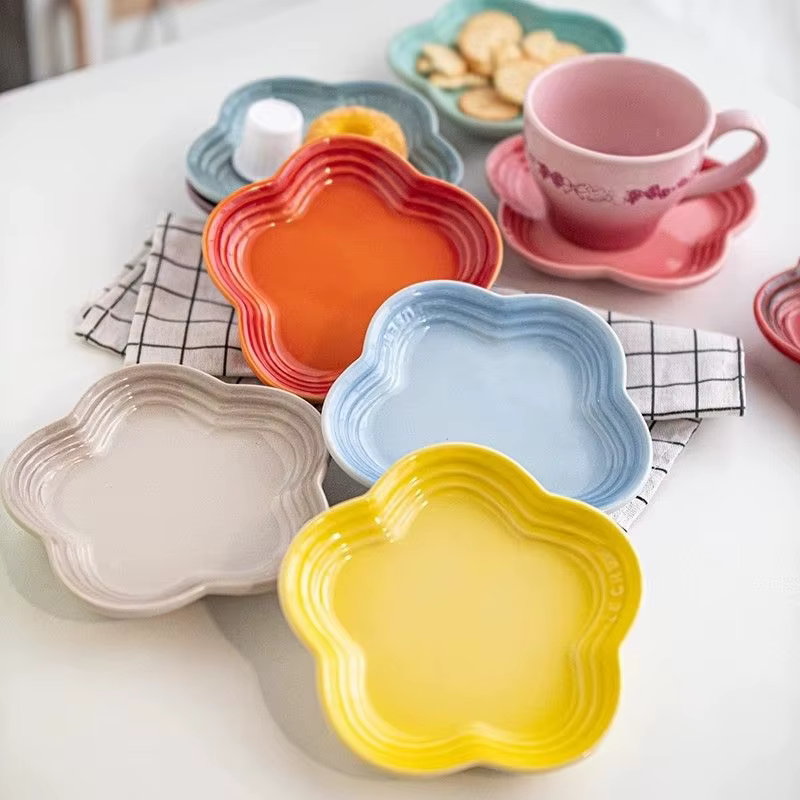 Petite assiette en fleur de prunier de 14cm