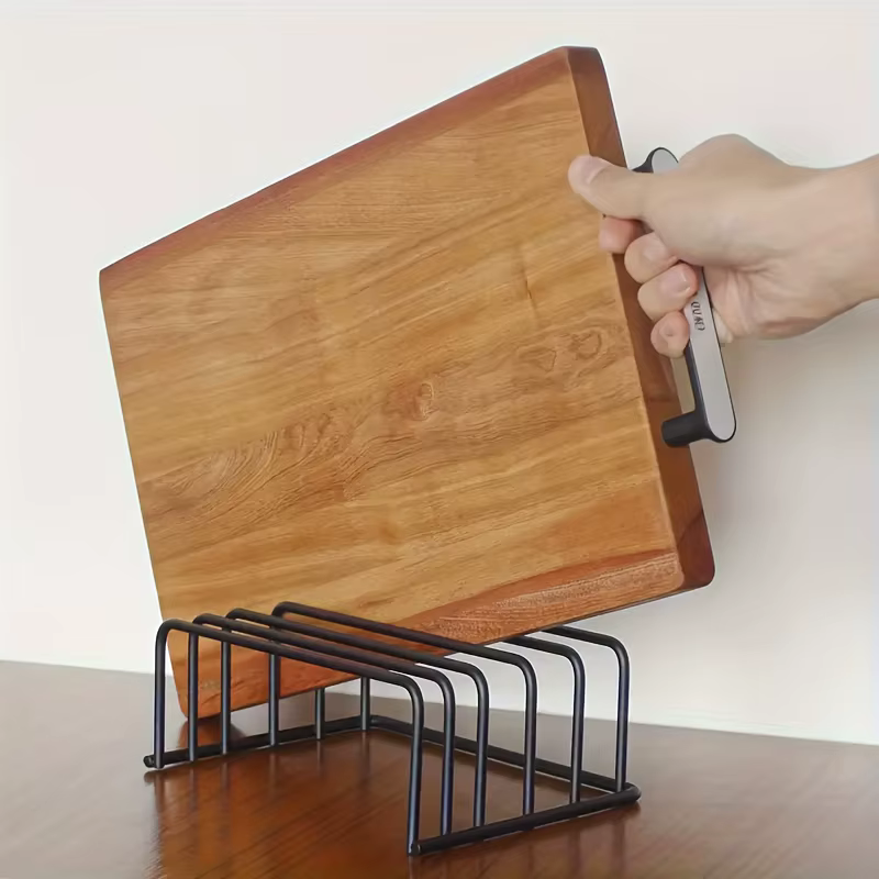 Étagère de cuisine pour planches à découper et moules à pâtisserie