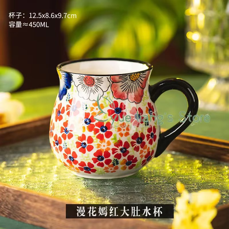 Tasse en céramique faite à la main avec motif de fleurs rétro