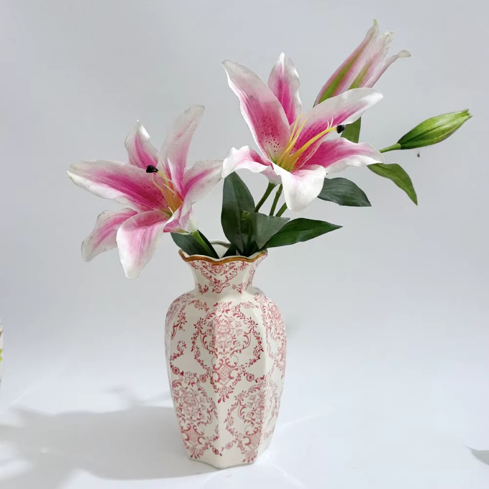 Vase en porcelaine rouge et blanc