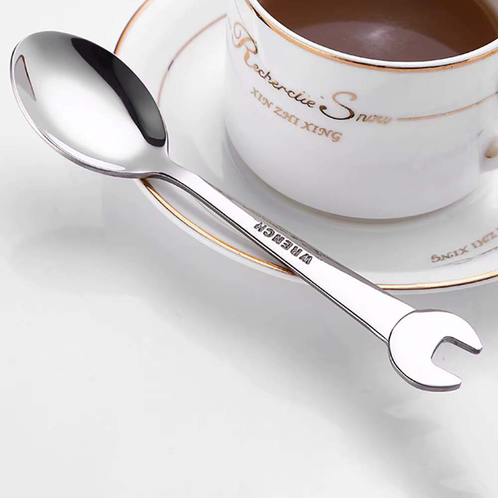 Cuillère à café en forme de clé argentée de qualité