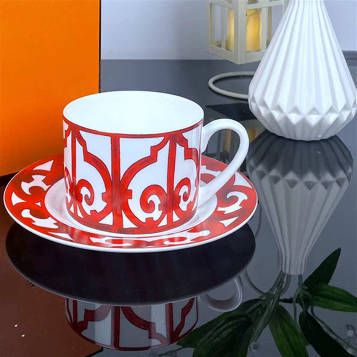 Tasse à café et assiette en porcelaine de cour