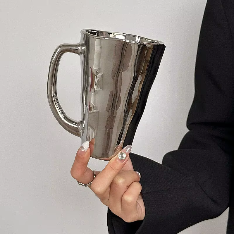 Mug en argent créatif avec poignée