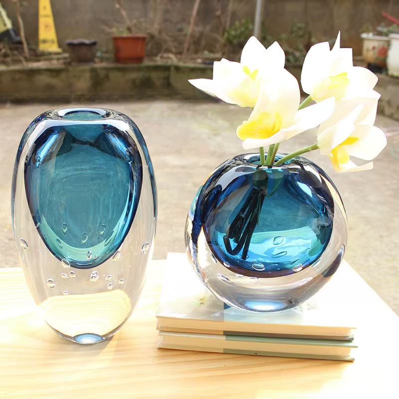 Vase en verre de cristal transparent bleu