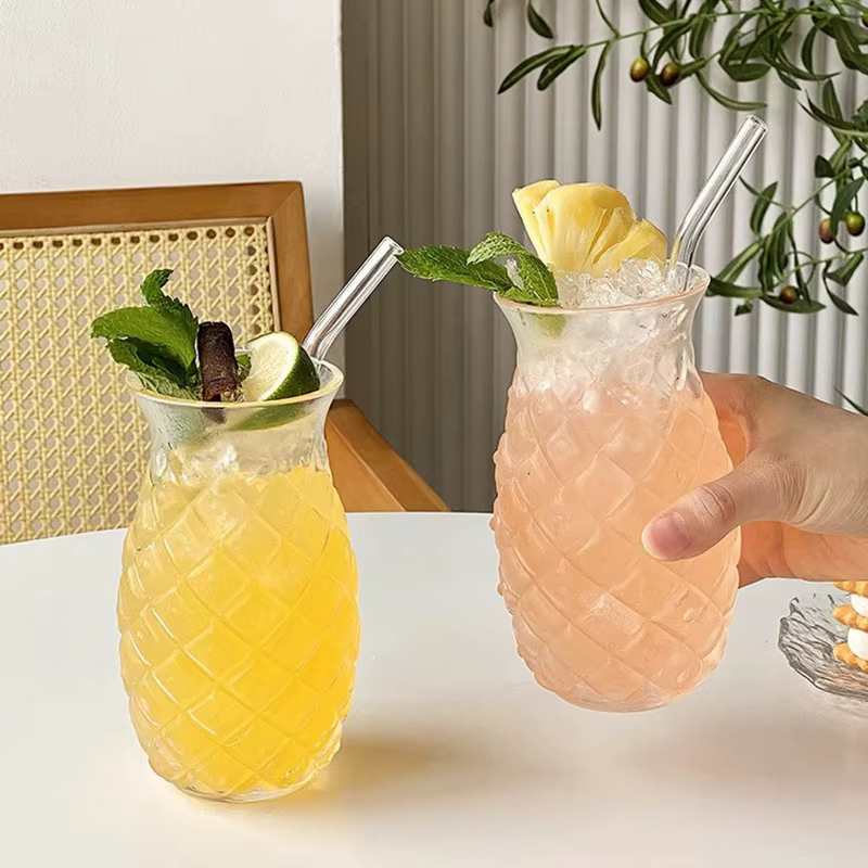 Verre à boire transparent en forme de vague créative