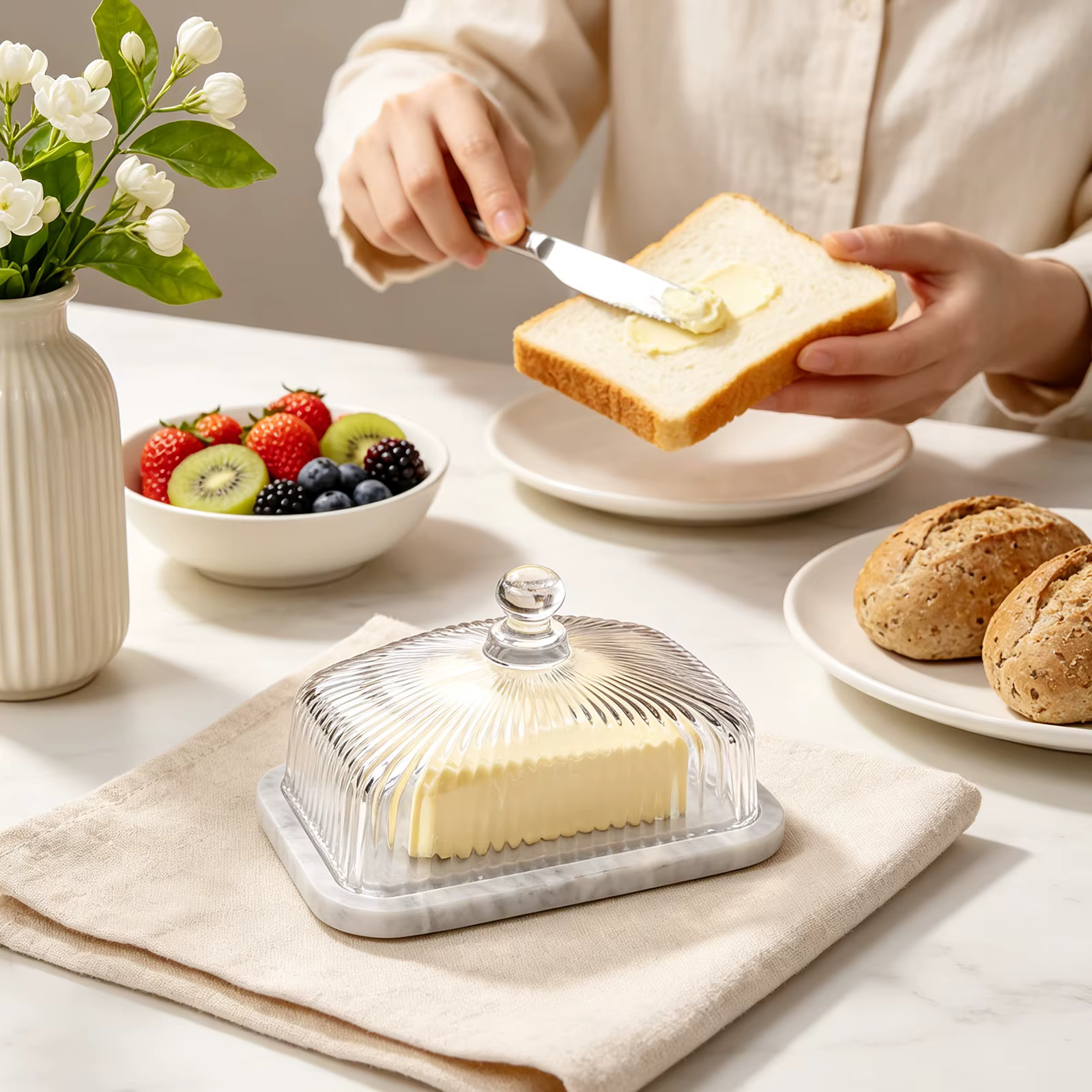 Plateau de service en verre avec base en marbre et couvercle