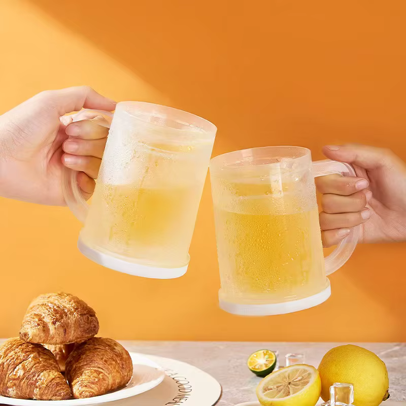 Verre de bière réfrigéré d'été