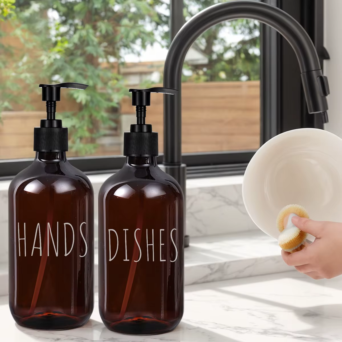 Distributeur de savon pour les mains et la vaisselle