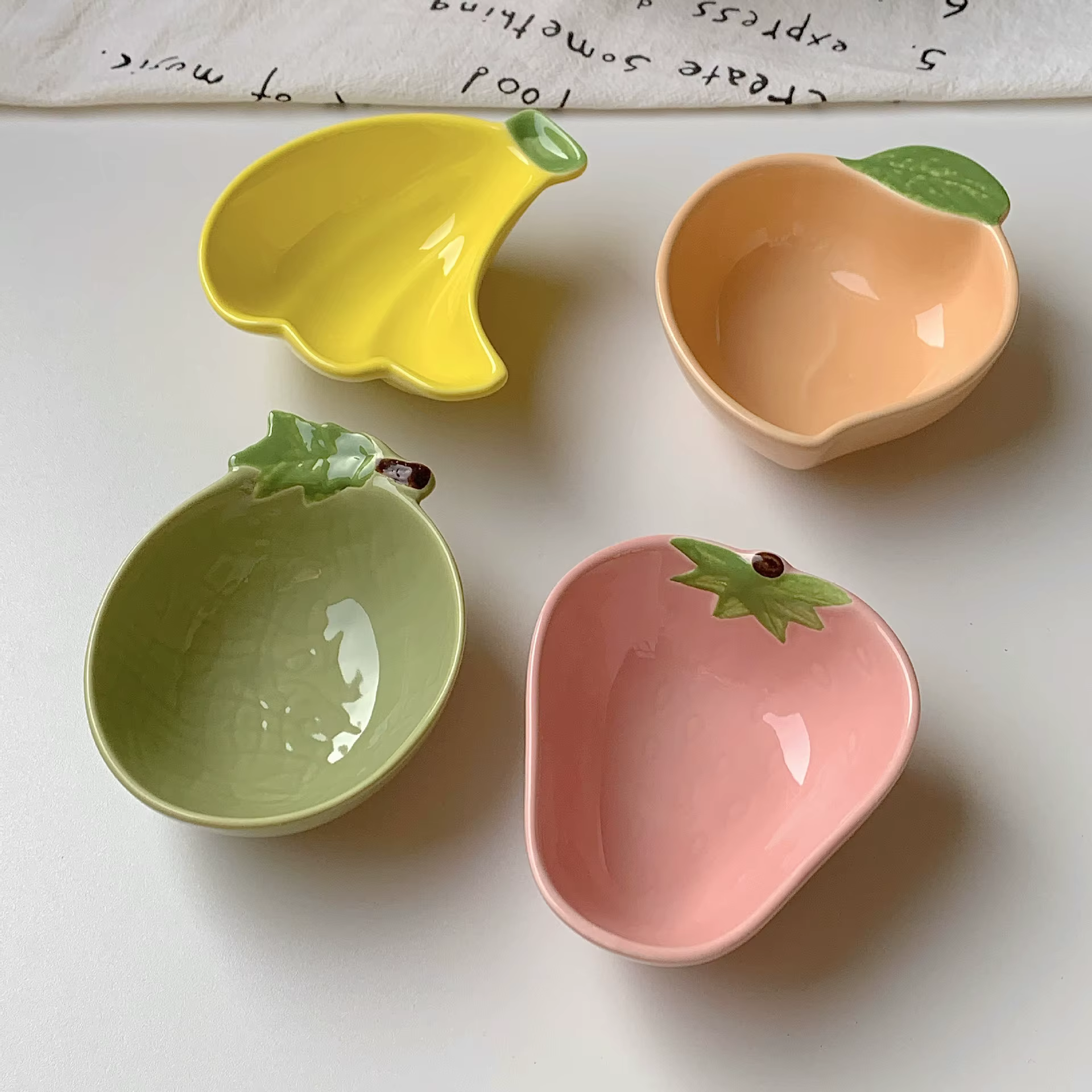 Petit plat à condiments en céramique