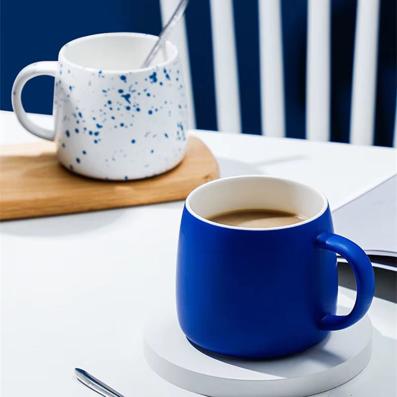 Tasse à café en céramique bleue Klein de 500ml