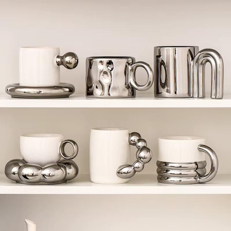 Tasse en céramique argentée de luxe légère