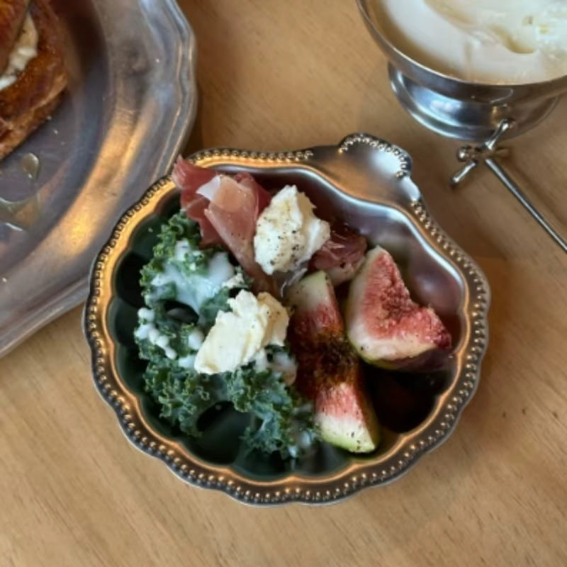 Assiette à apéritif créative en forme de coquille rétro française