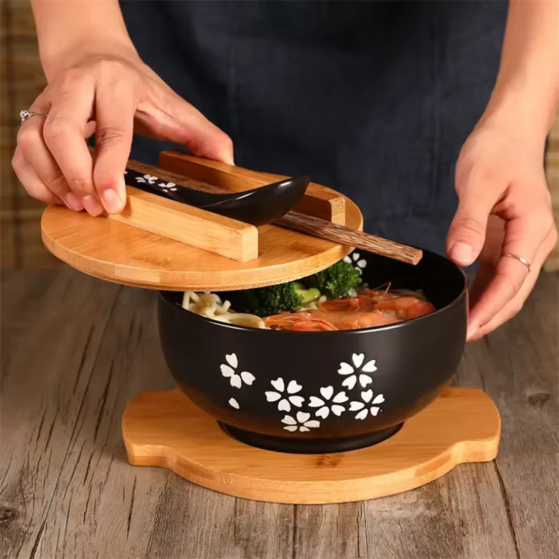 Bol à nouilles de riz de Style japonais avec couvercle