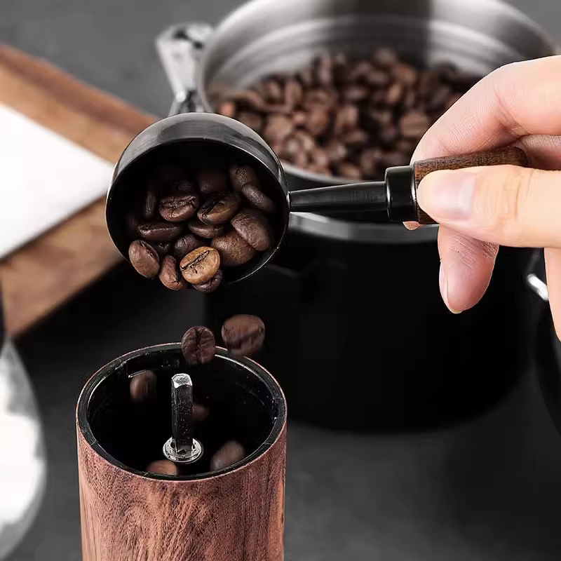 Cuillère à café à manche en noyer