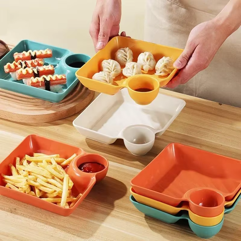 Chips et assiettes à tremper