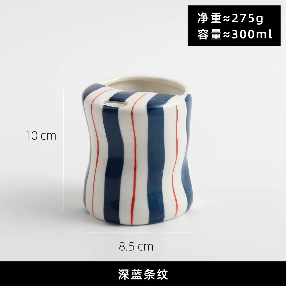 Tasses en céramique torsadées rayées avec trous pour pailles
