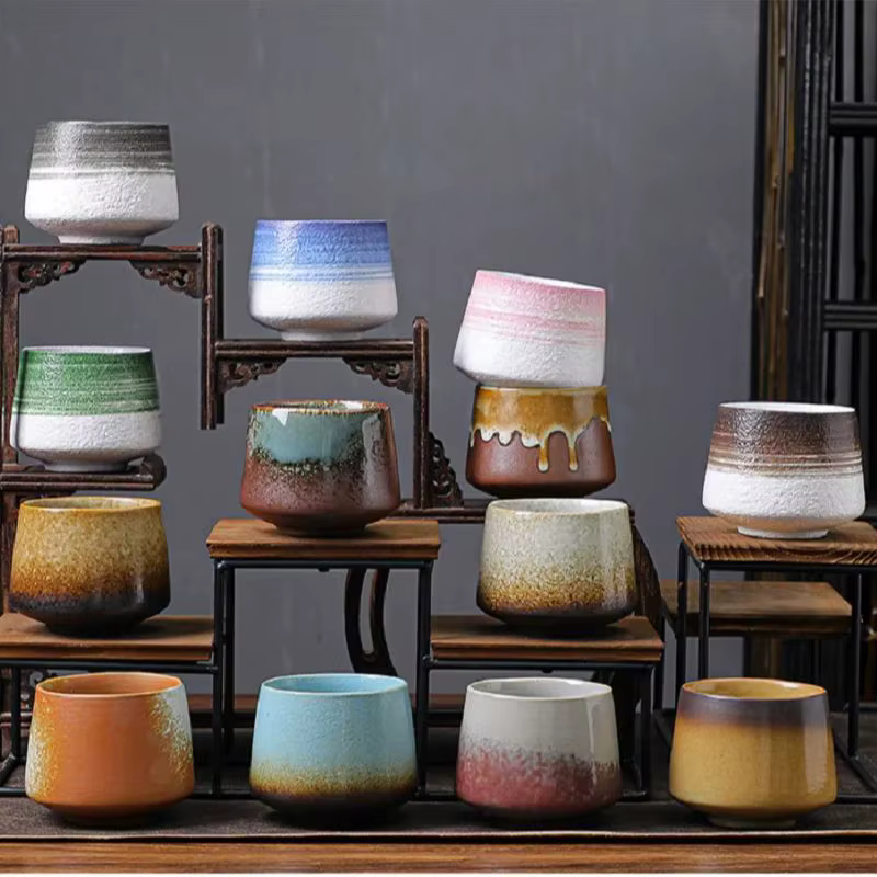 Tasses à thé colorées rétro
