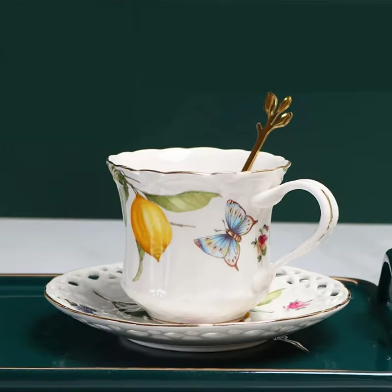 Ensemble tasse et soucoupe à café en céramique européenne avec motif papillon citron et cuillères