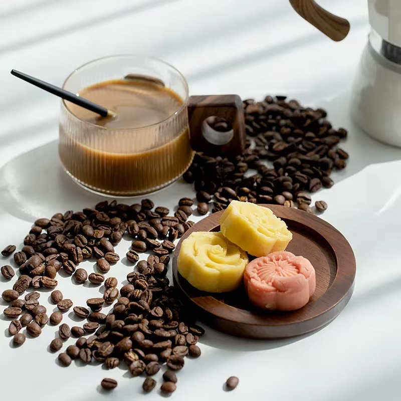 Brochure Tasse à café avec poignée en bois massif