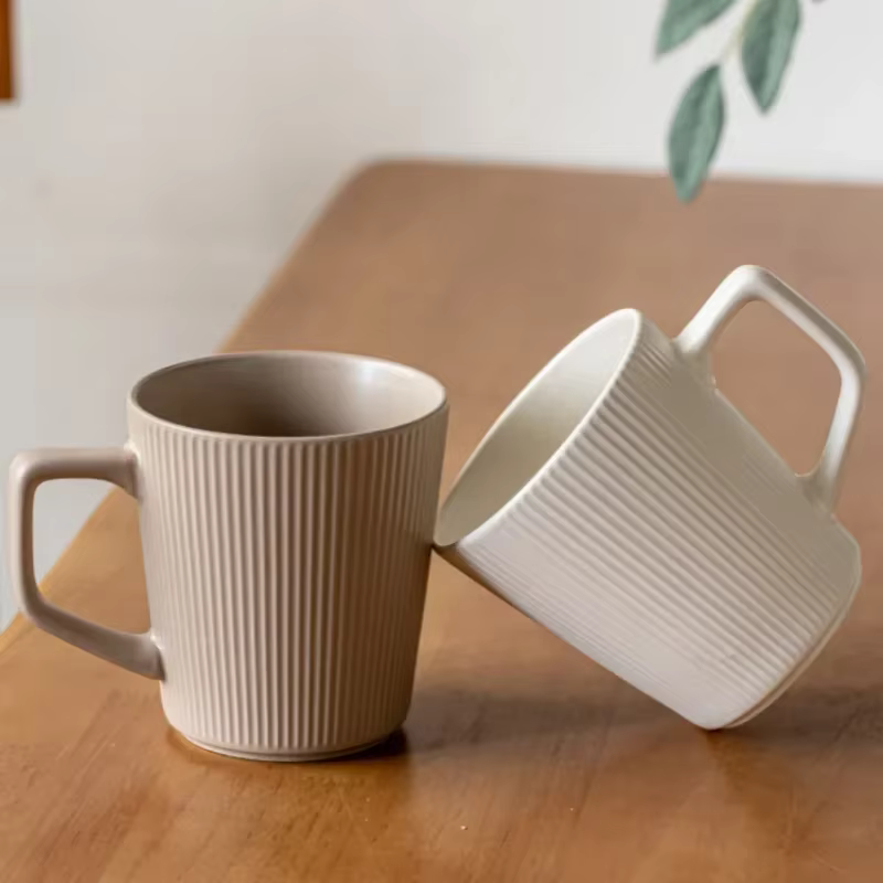 Tasse en céramique gaufrée