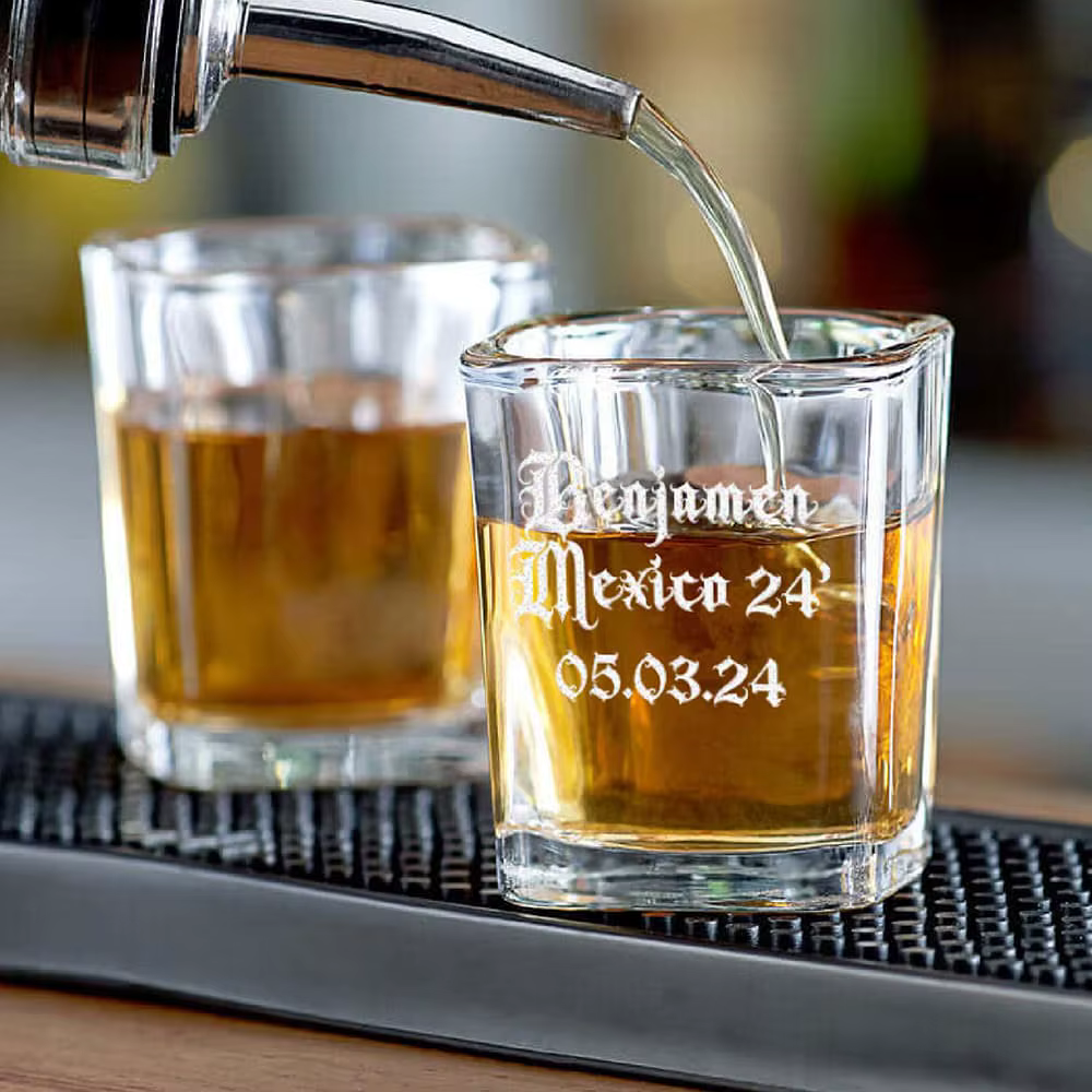Verre à liqueur gravé personnalisé avec logo