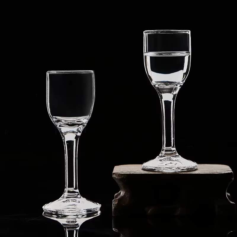 Ensemble de verres à liqueur à pied haut