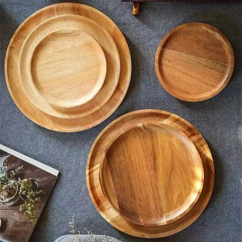 Assiette de service ronde simple en bois