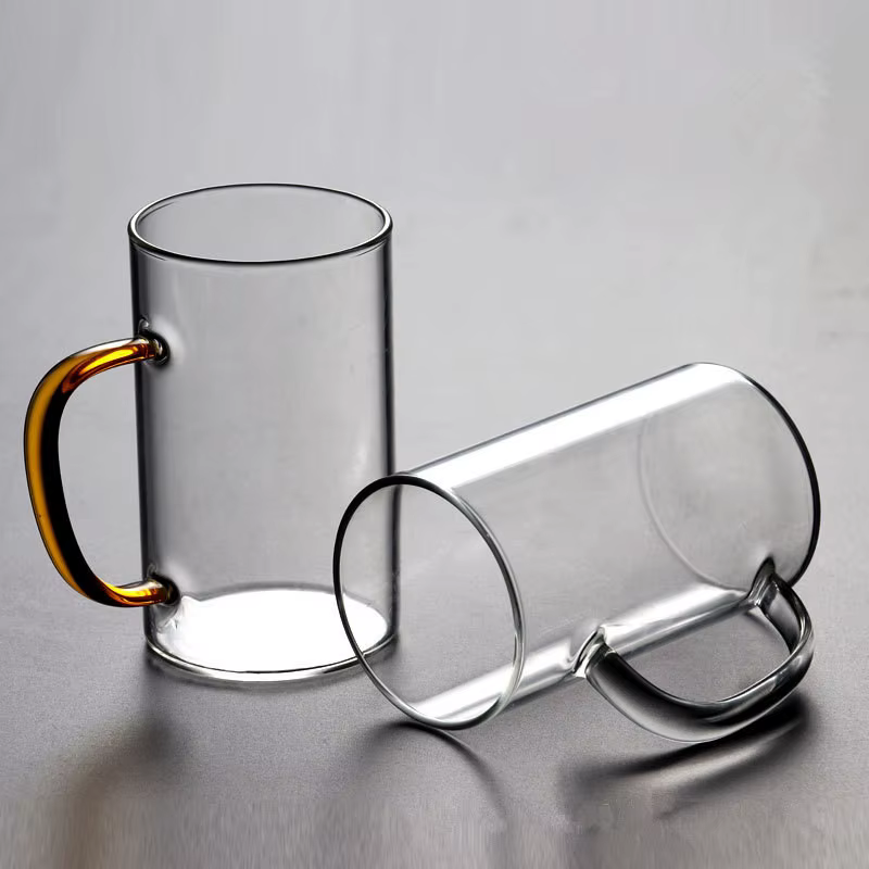 Tasse en verre transparente pour le petit déjeuner