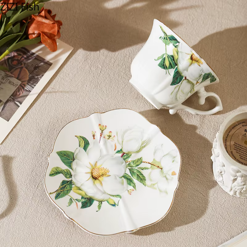 Tasses peintes camélia élégantes