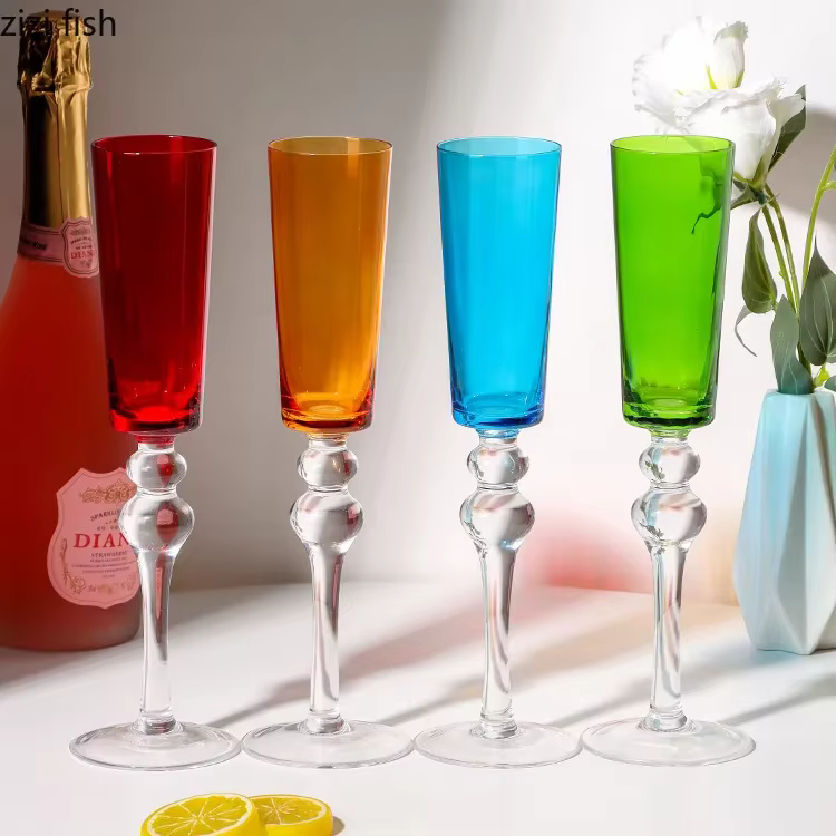 Verre à pieds hauts de couleur unie