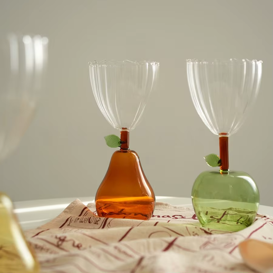 Verre à vin rouge en forme de fruit