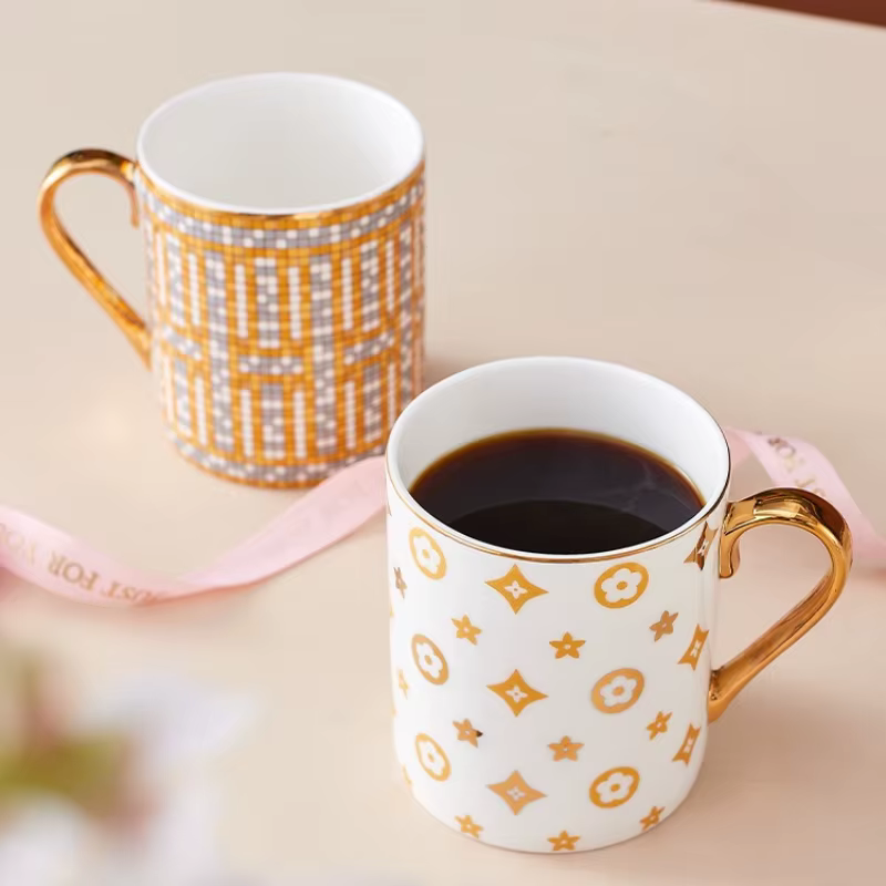 Tasse à café en céramique dorée peinte à la main de luxe légère