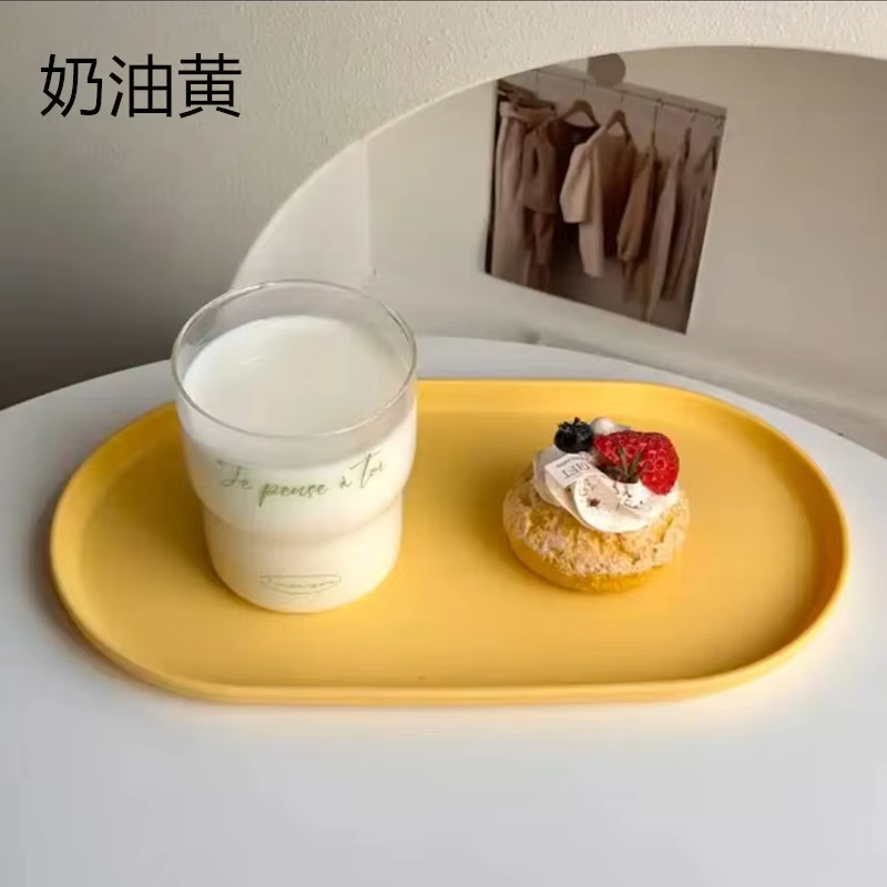 Assiette simple de couleur unie