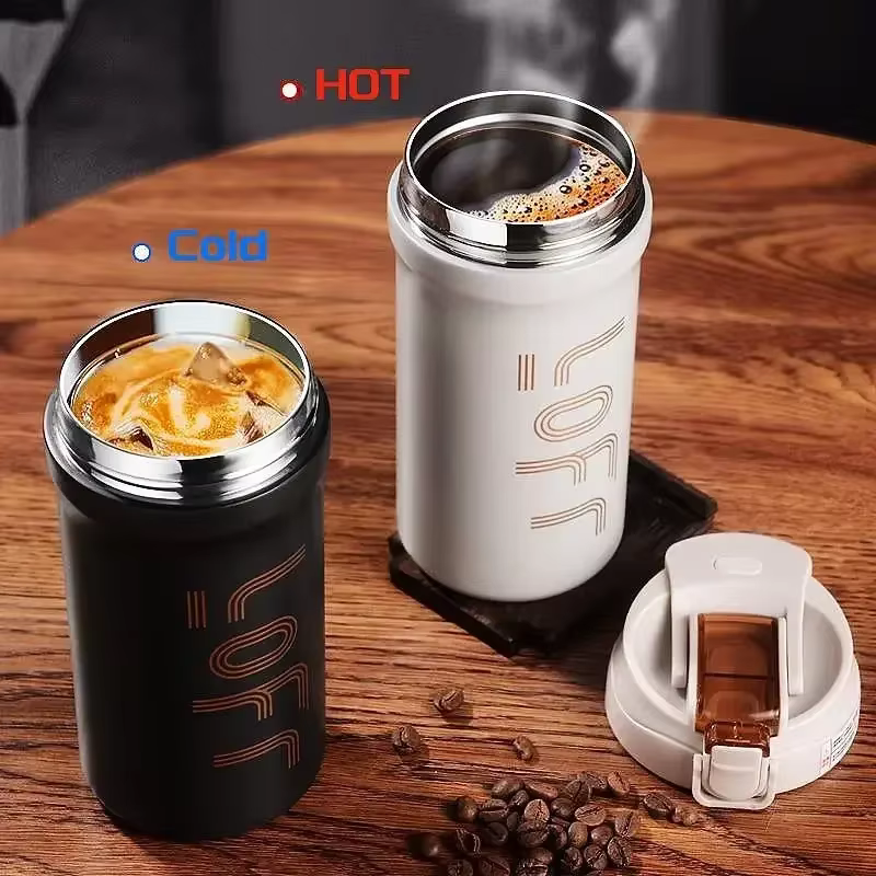 Tasse à café thermique avec paille