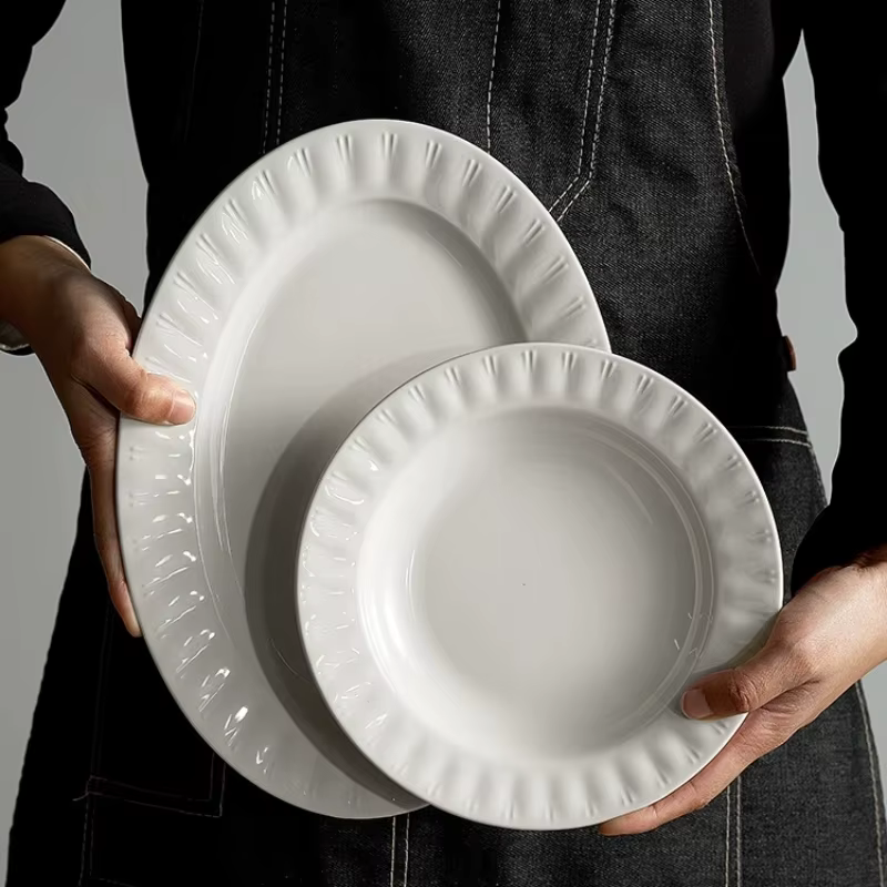 Service de vaisselle minimaliste en porcelaine